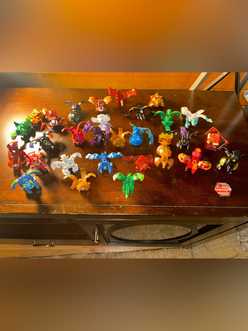 Set of Bakugan with battle arena and Bakugan magnet
